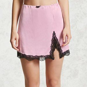 Pink lace skirt with slit